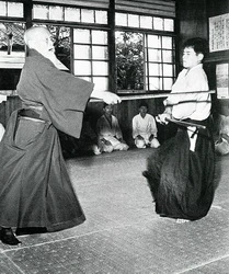 Morihei Ueshiha et N Tamura dojo aïkikaï tokyo 